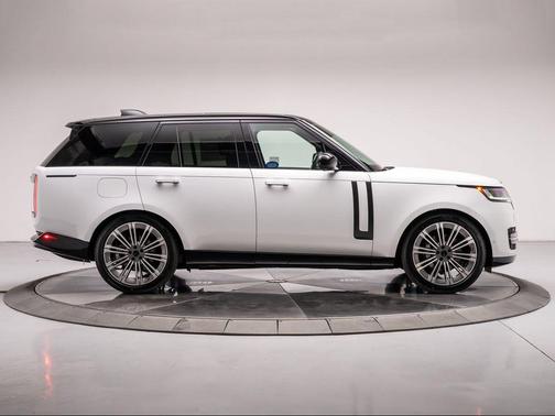 Fuji White 2026 Land Rover Range Rover P400 SE