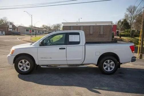 2011 Nissan Titan SV