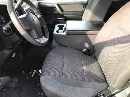 2011 Nissan Titan SV