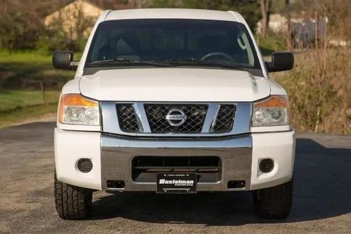 2011 Nissan Titan SV
