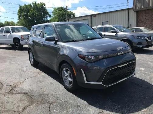 Gravity Gray 2024 Kia Soul LX
