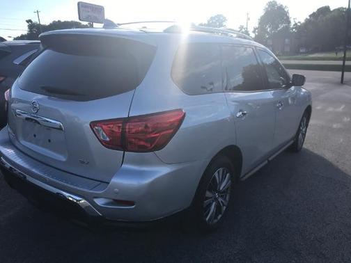 2020 Nissan Pathfinder SV
