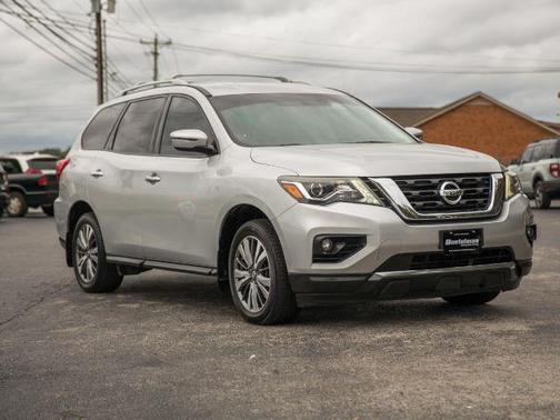 2020 Nissan Pathfinder SV