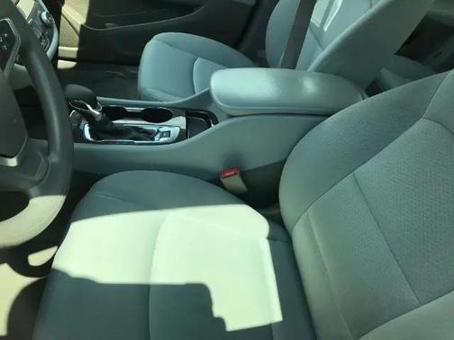 Summit White 2023 Chevrolet Malibu 1LS
