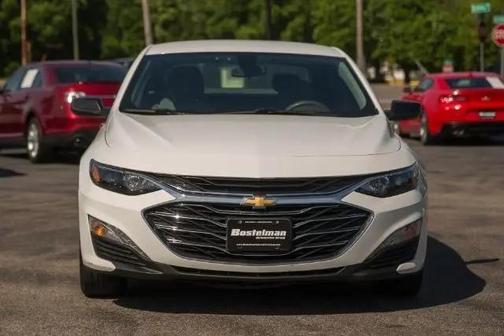 Summit White 2022 Chevrolet Malibu FWD LT