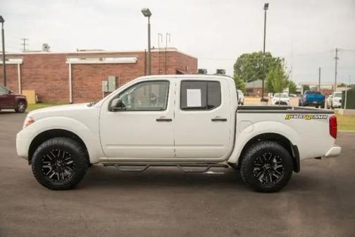 Glacier White 2019 Nissan Frontier Desert Runner