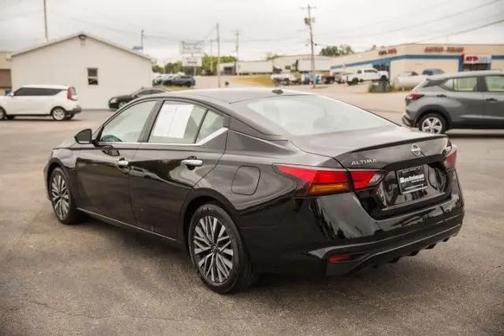 Super Black 2025 Nissan Altima SV FWD