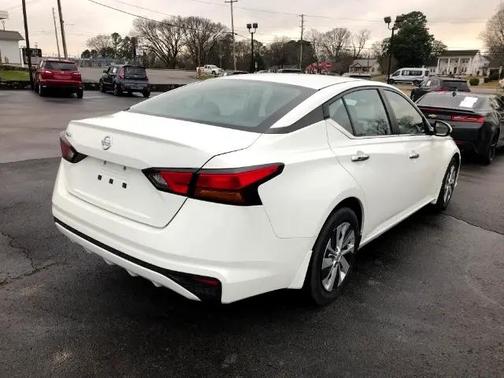 2022 Nissan Altima S FWD