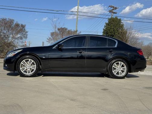 2015 INFINITI Q40 Base
