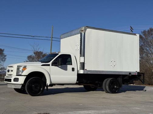 2014 Ford F-450 4X2 2dr Regular Cab 140.8 200.8 in. WB