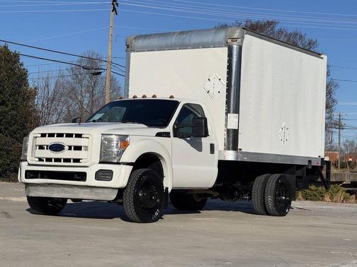 2014 Ford F-450 4X2 2dr Regular Cab 140.8 200.8 in. WB