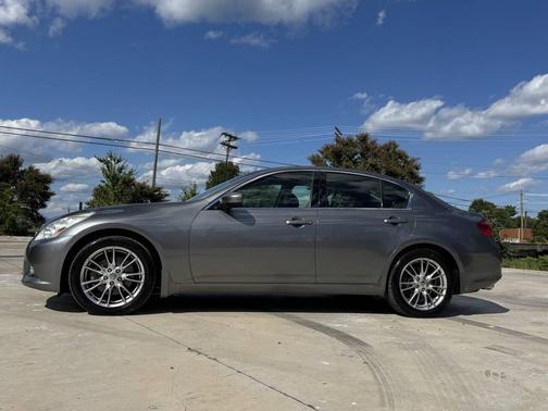 2011 INFINITI G37x Base