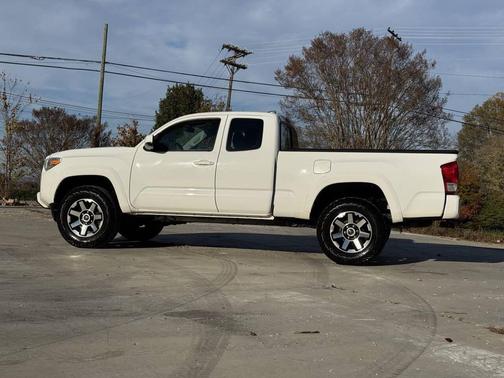 2017 Toyota Tacoma SR