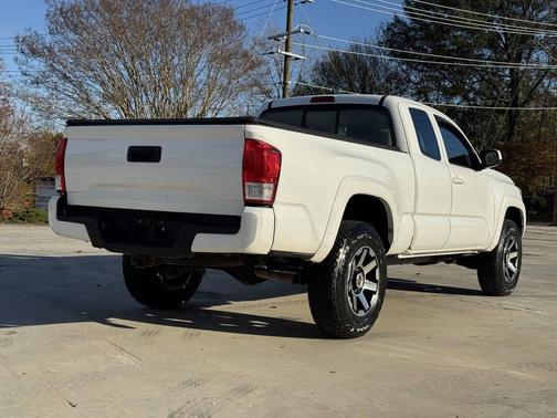 2017 Toyota Tacoma SR