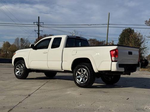 2017 Toyota Tacoma SR