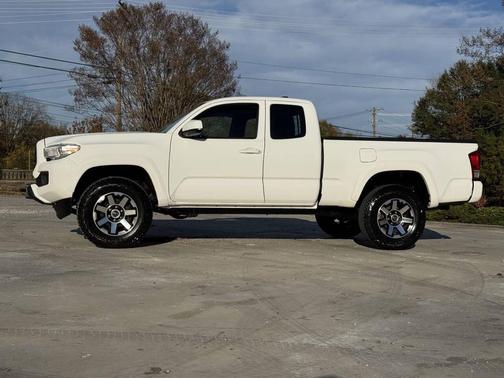 2017 Toyota Tacoma SR