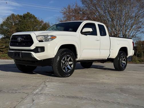 2017 Toyota Tacoma SR