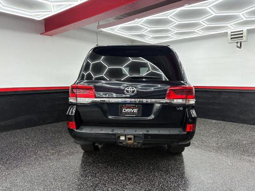 2016 Toyota Land Cruiser Base