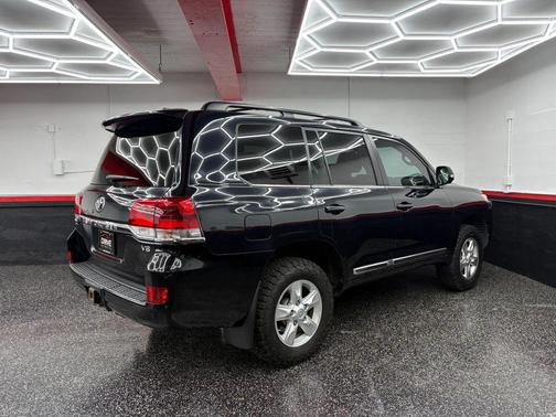 2016 Toyota Land Cruiser Base