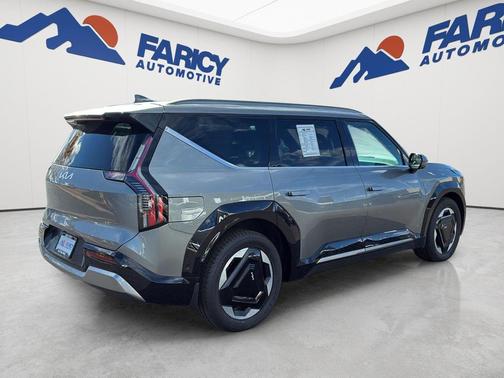 Pebble Gray 2024 Kia EV9 Land