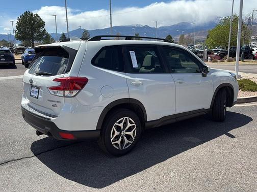 Crystal White Pearl 2021 Subaru Forester Premium