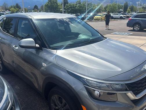 Steel Gray 2023 Kia Seltos LX