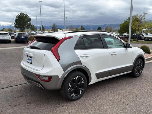 Snow White Pearl 2026 Kia Niro EV Wave