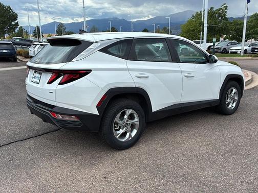 White Pearl 2024 Hyundai TUCSON SE