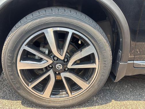 Magnetic Black Pearl 2020 Nissan Rogue SL