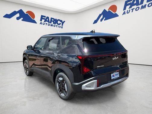Aurora Black Pearl 2027 Kia Seltos LX