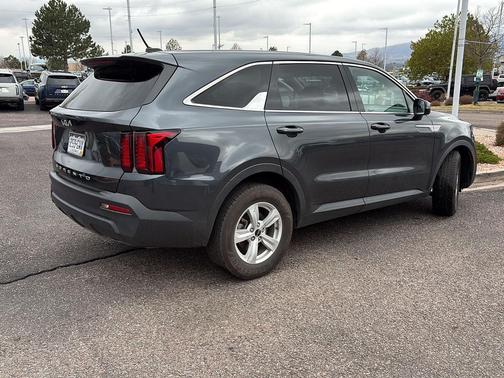 Gravity Grey 2022 Kia Sorento LX
