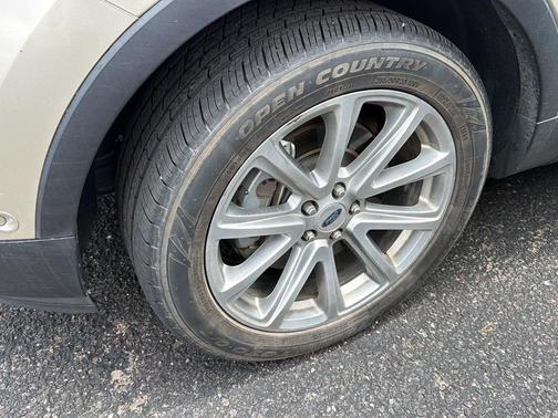 White Gold 2017 Ford Explorer Limited