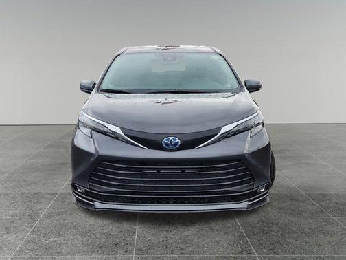 2025 Toyota Sienna XLE 7 Passenger