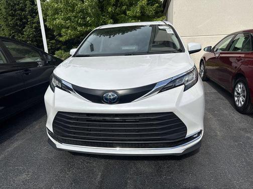 2023 Toyota Sienna XLE