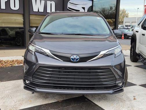 2025 Toyota Sienna XLE