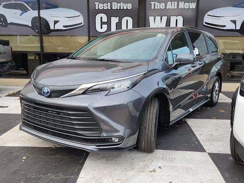 2025 Toyota Sienna XLE