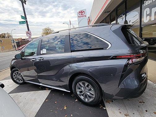2025 Toyota Sienna XLE