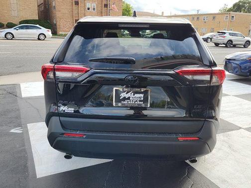 2025 Toyota RAV4 LE