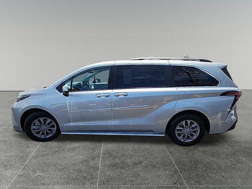2022 Toyota Sienna LE