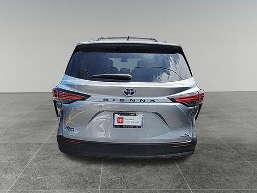 2022 Toyota Sienna LE