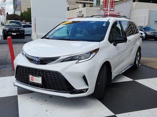 2023 Toyota Sienna XSE 7 Passenger