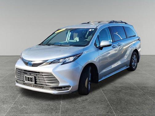 2023 Toyota Sienna LE