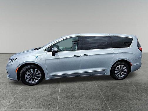 2023 Chrysler Pacifica Hybrid Limited