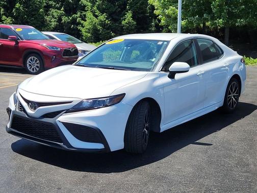 Ice Cap 2024 Toyota Camry SE