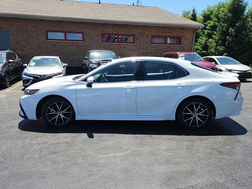 Ice Cap 2024 Toyota Camry SE