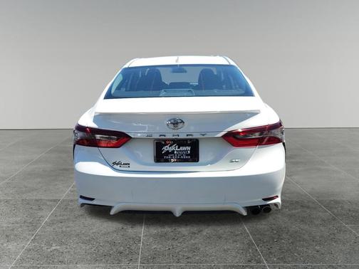 Ice Cap 2024 Toyota Camry SE