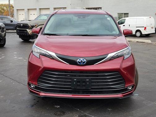 2025 Toyota Sienna XLE