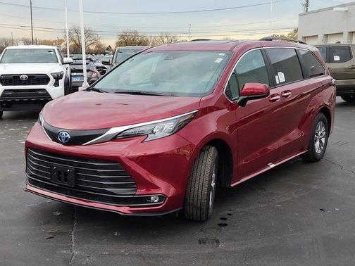 2025 Toyota Sienna XLE