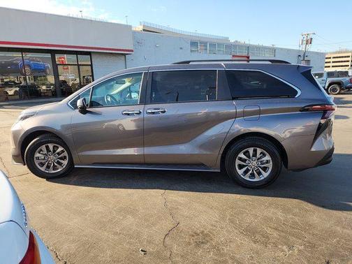 2024 Toyota Sienna XLE