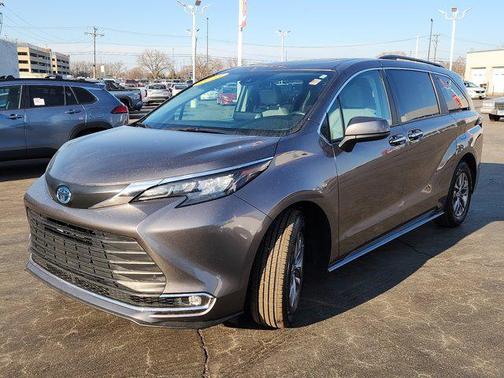 2024 Toyota Sienna XLE